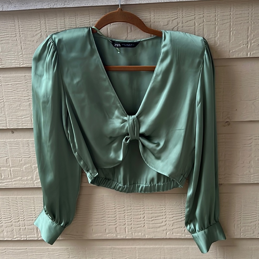 Zara Silky Cropped Blouse. Size: XS. Color: Sage Green.